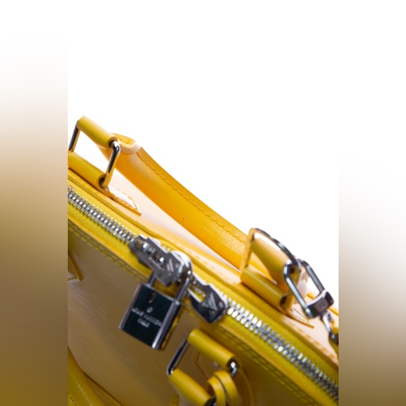 Louis Vuitton Brand New Small Alma Bag - Bought in Europe Never use retail $2280 - Picture 8 of 15